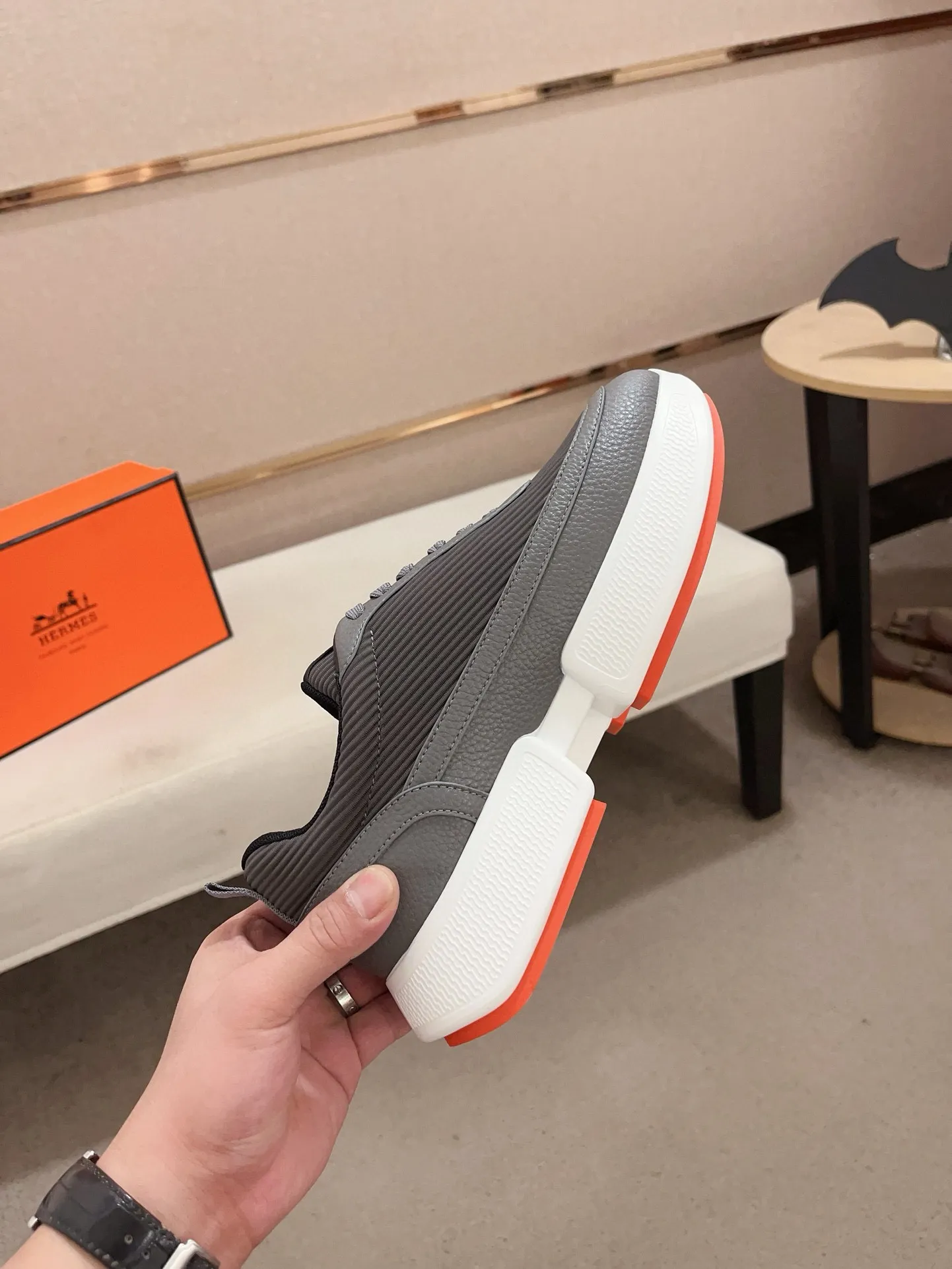 Men's clothing and shoes💰: 440💰《HERMES》【Classic original single version】Hermès; top 🔝purchasing agent🔍🔍men's latest 🇺🇸 counter sales simultaneously, imported from Italy original ▲▲cowhide ▲▲ (high-end, nobility, class) ) Exquisite workmanship (Italian 🇮🇹 imported water-dyed 🐂 cowhide lining) sole: original sole provided by the original factory, ⚠️exclusive double-layer activity·TPR·rubber·combined molded outsole; super comfortable·wear-resistant·non-slip·environmental protection The real thing is more beautiful if you take the real thing (high quality, follow the order). You can enter and exit the counter at will * Number of yards: 38-44 (45 can be customized and cannot be returned or exchanged)